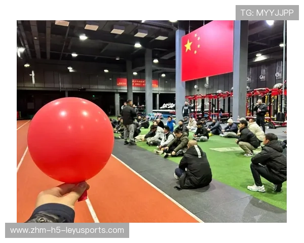 举重学院推动青少年训练的科学监测与家校互动平台，举重训练馆