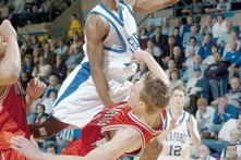 乐鱼体育app官网-篮球专项技能训练中的运动损伤防护技术，篮球常见损伤和预防治疗方法