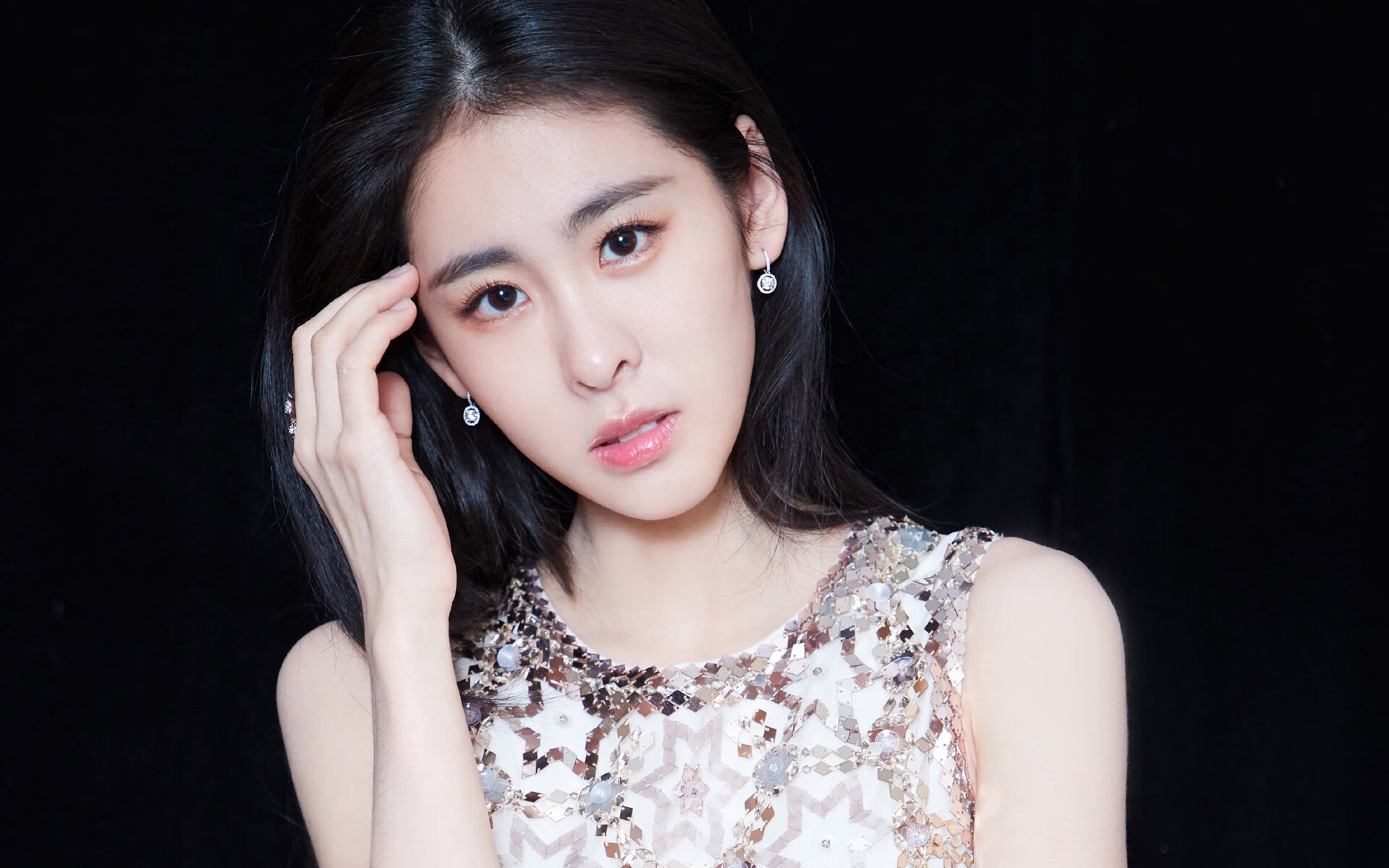 “简阳文体中心篮球赛事：团队配合与个人魅力的完美融合”